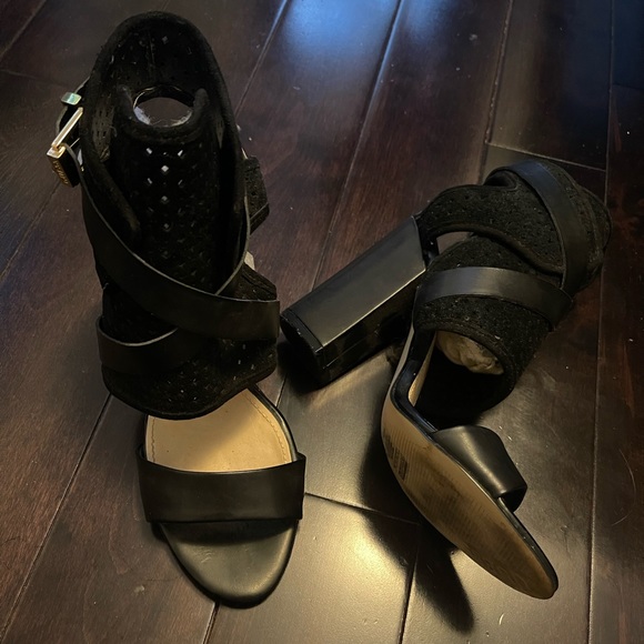 Brand New GUESS block heels - Picture 7 of 8